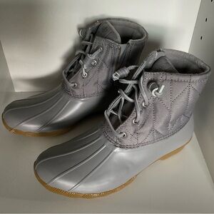 Sperry Women’s Saltwater Nylon Quilt Rain Boat